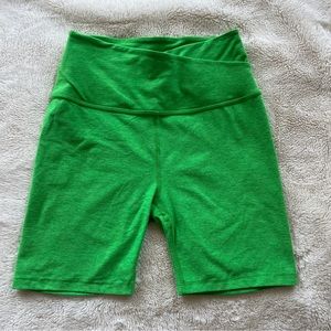 Beyond Yoga Qt Your Leisure Space Dye High Waist Green Biker Shorts